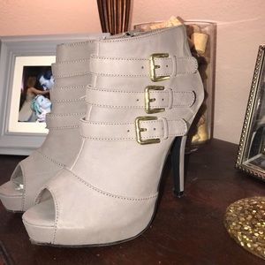 Dollhouse Grey Heels